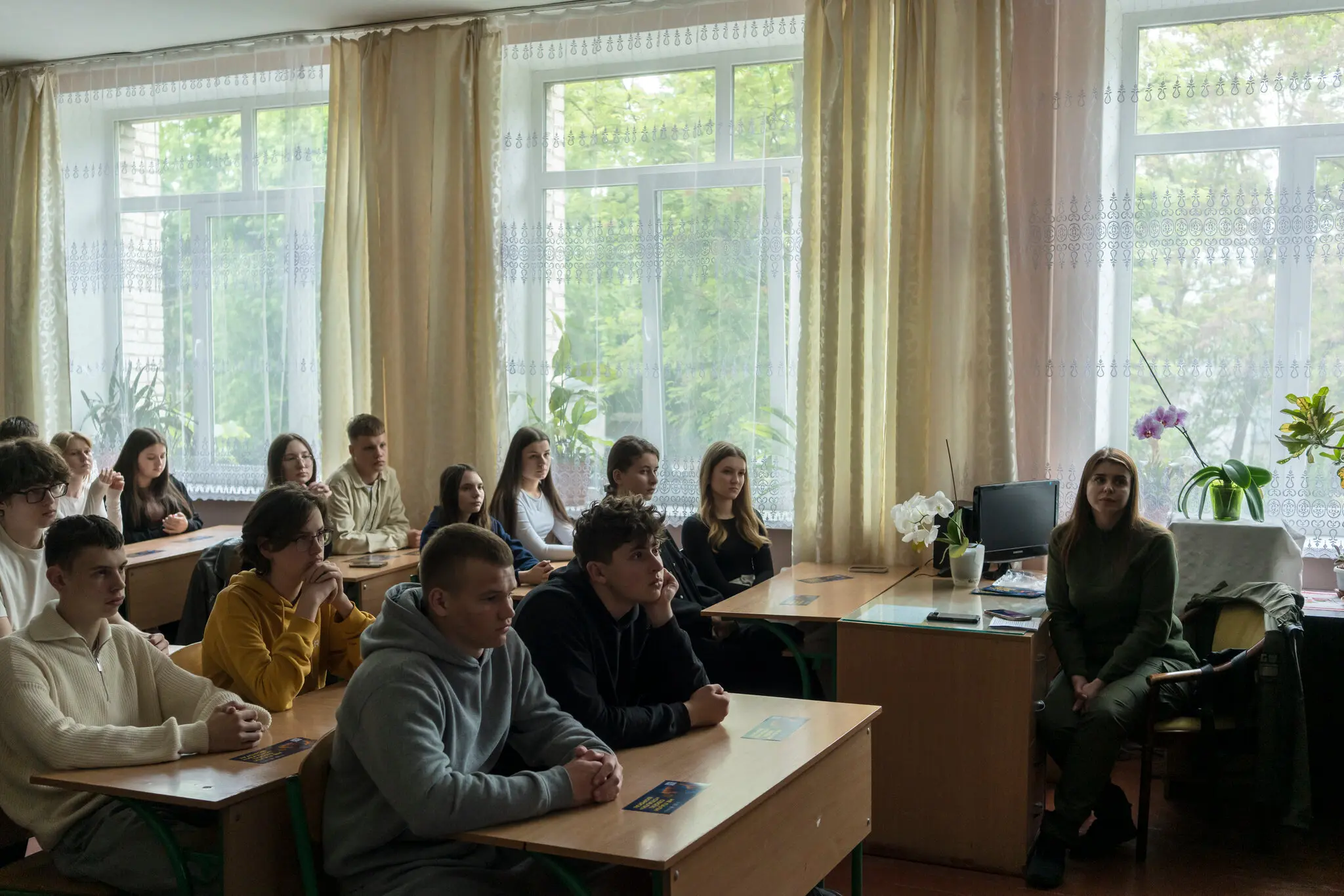 Українська влада стверджує, що російське агентство державної безпеки, відоме як ФСБ, переслідувало українських підлітків у соціальних мережах, таких як Telegram, TikTok та Discord.